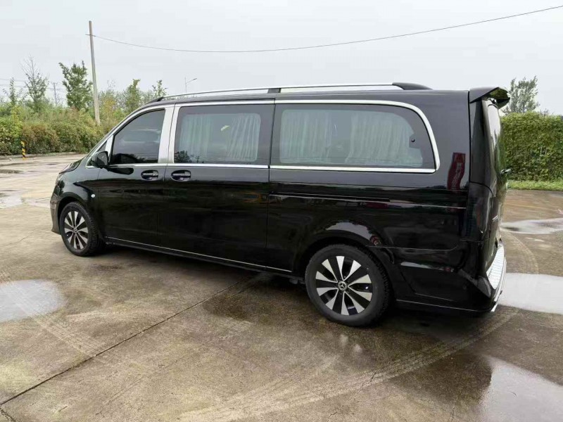 徐州23年奔驰威霆8