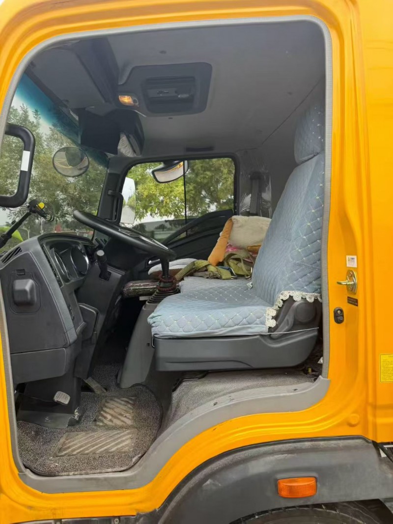 新乡24年卡车系列重汽豪沃5