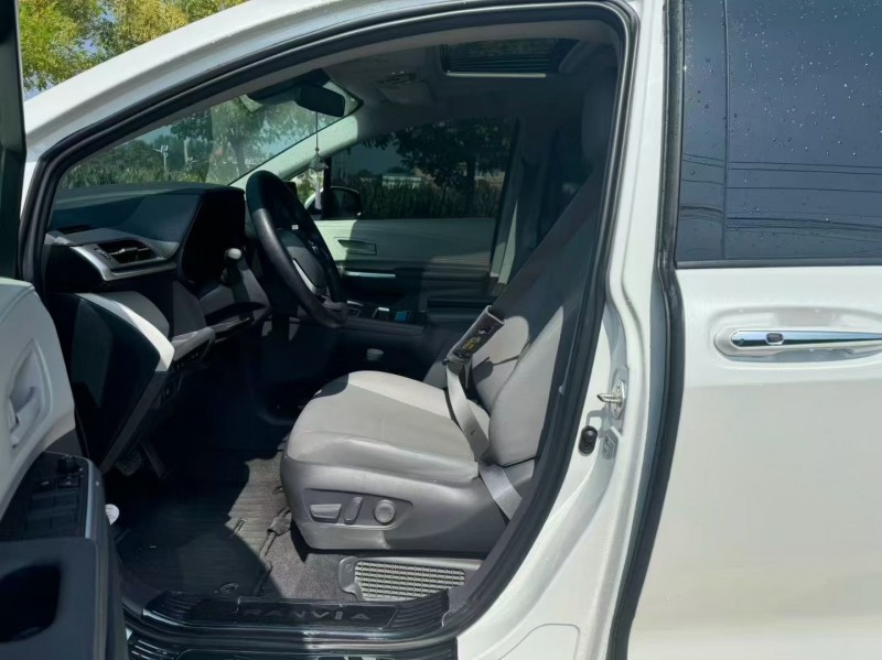 新乡24年丰田格瑞维亚4