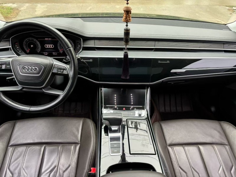 徐州18年奥迪A8L3