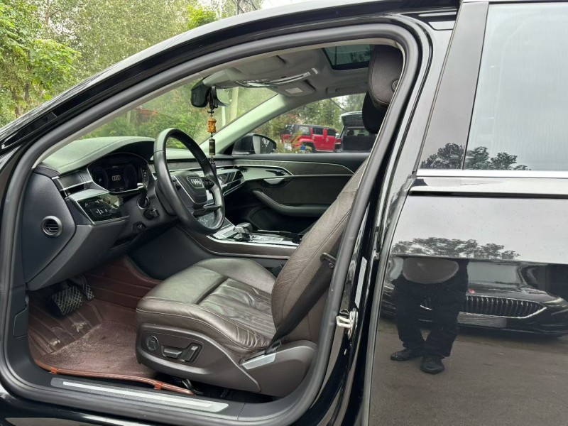 徐州18年奥迪A8L4