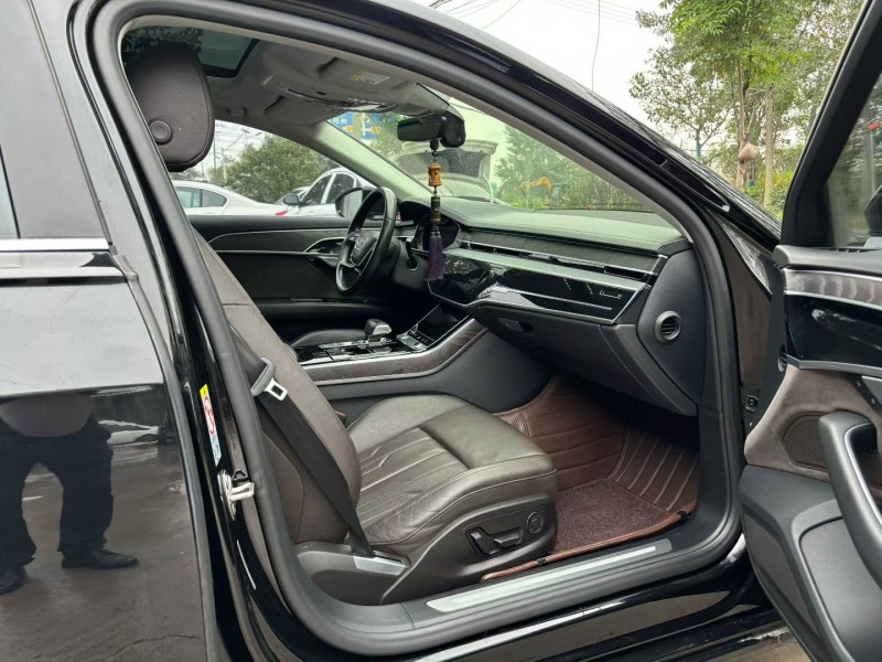 徐州18年奥迪A8L7