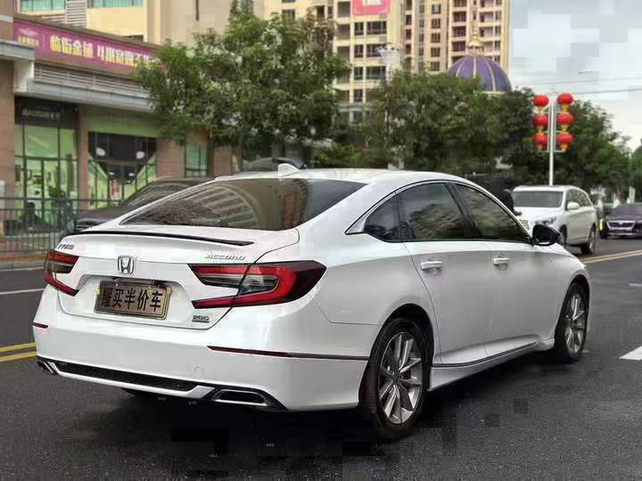 东莞22年本田雅阁8