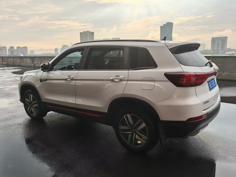 苏州23年长安汽车CS757