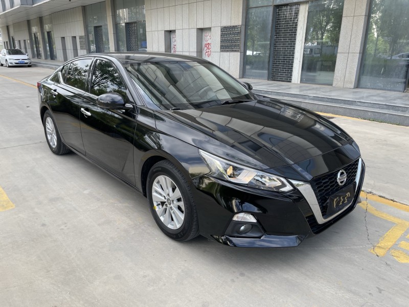 济宁21年日产天籁2