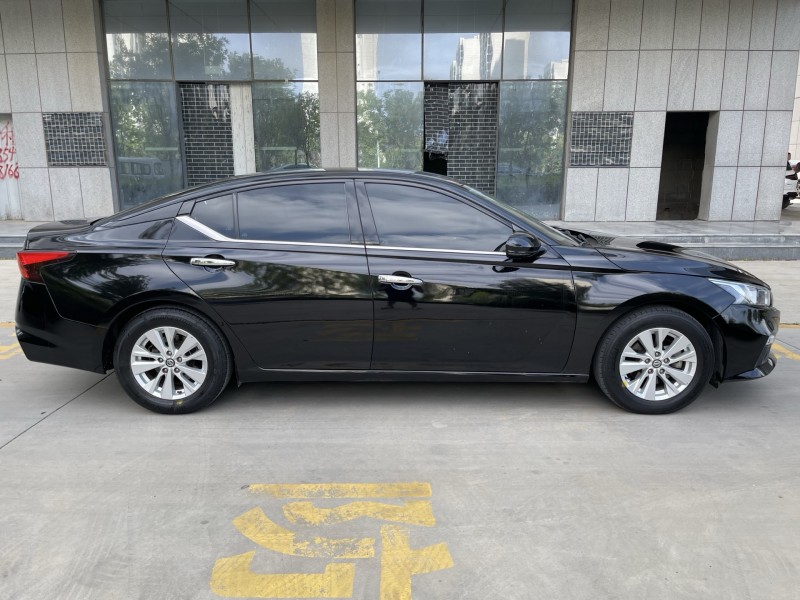 济宁21年日产天籁7