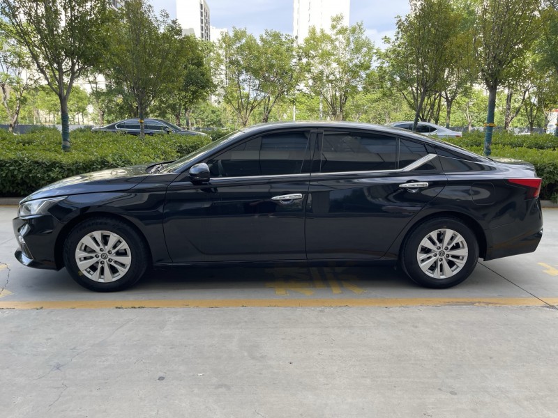 济宁21年日产天籁8