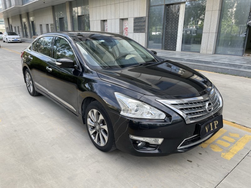 济宁14年日产天籁3