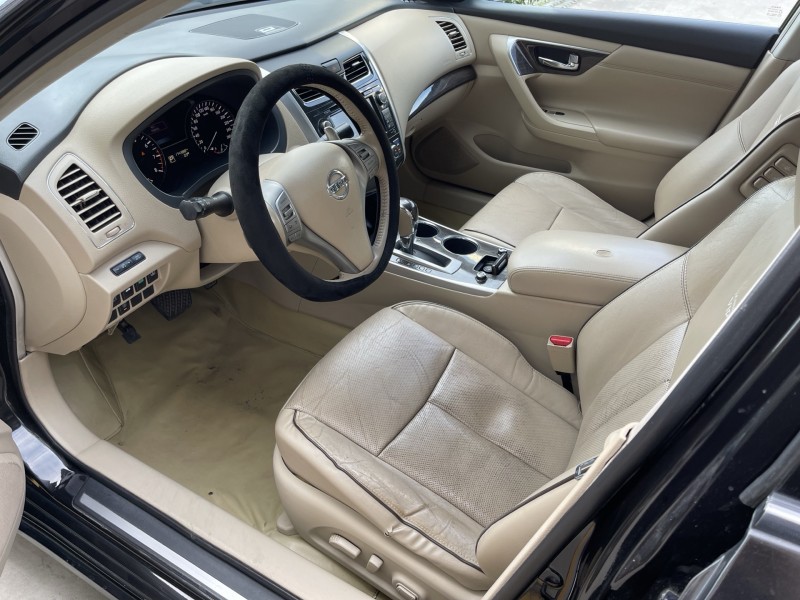 济宁14年日产天籁5