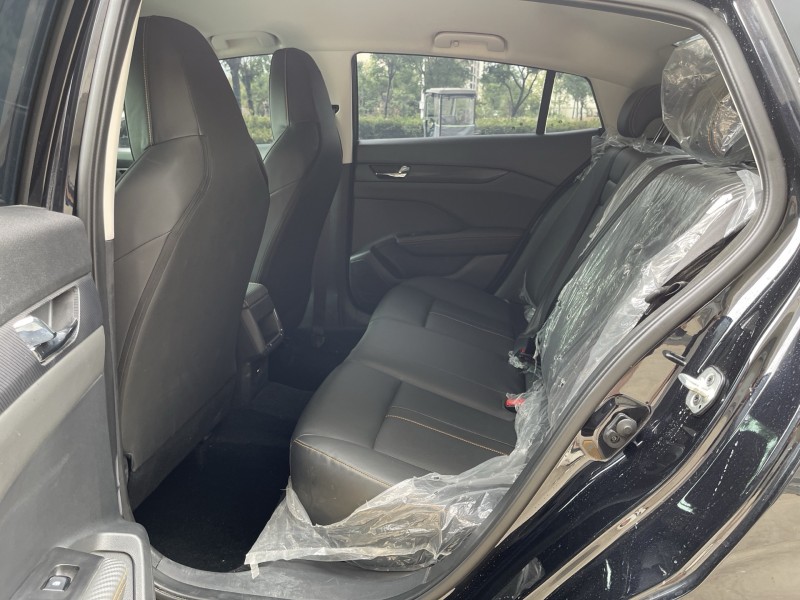 济宁25年东风奕炫6