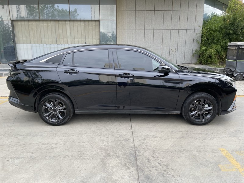 济宁25年东风奕炫7