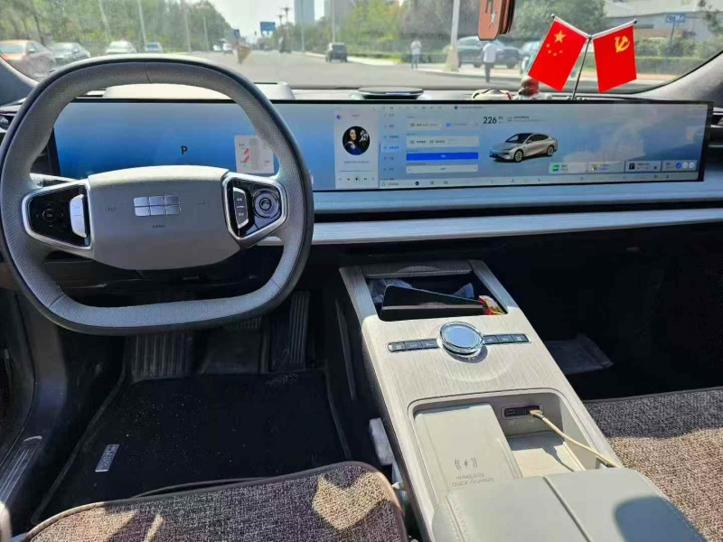 聊城25年吉利银河8