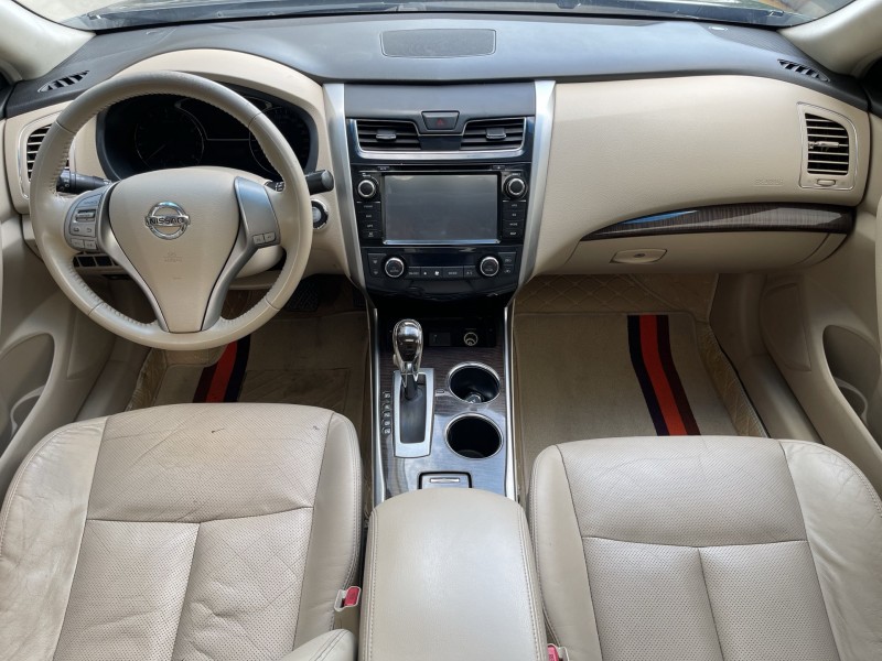 济宁14年日产天籁4