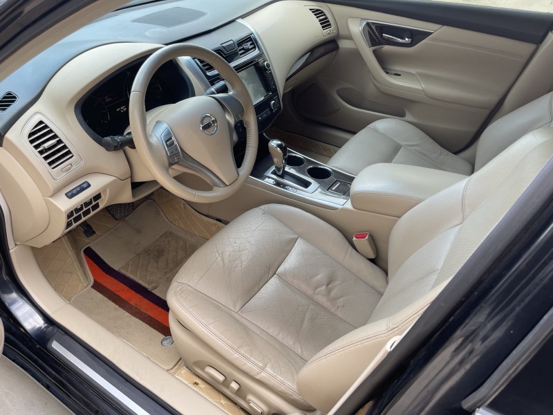 济宁14年日产天籁5