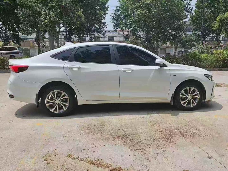 烟台23年别克威朗8