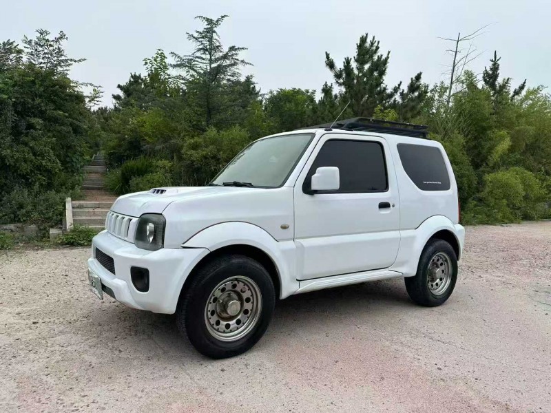 青岛16年铃木吉姆尼2