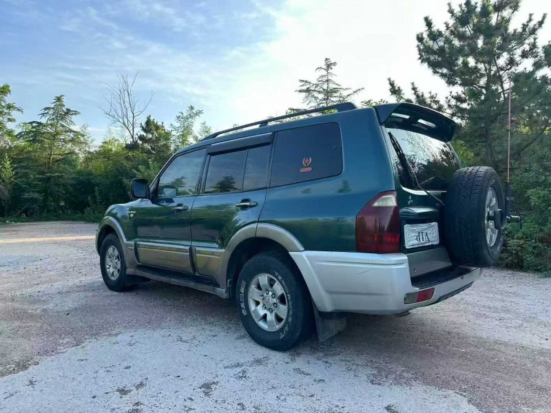 青岛07年三菱帕杰罗6