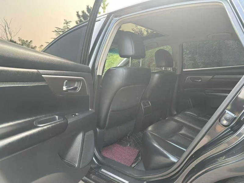 青岛14年日产天籁4