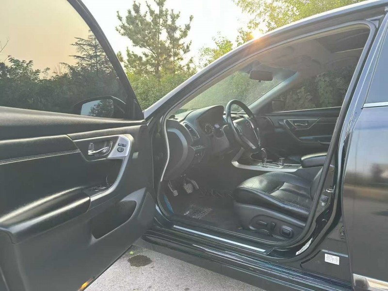 青岛14年日产天籁5