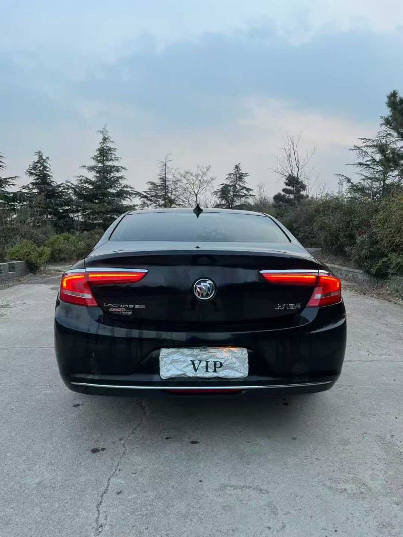 青岛17年别克君越9