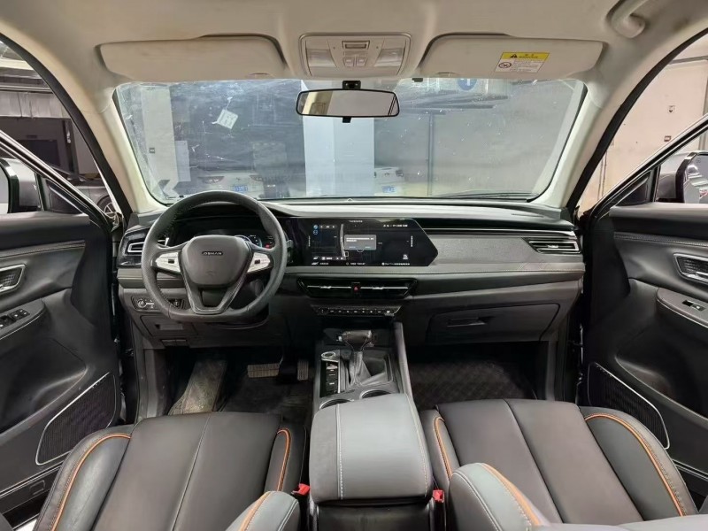 成都23年长安汽车欧尚8