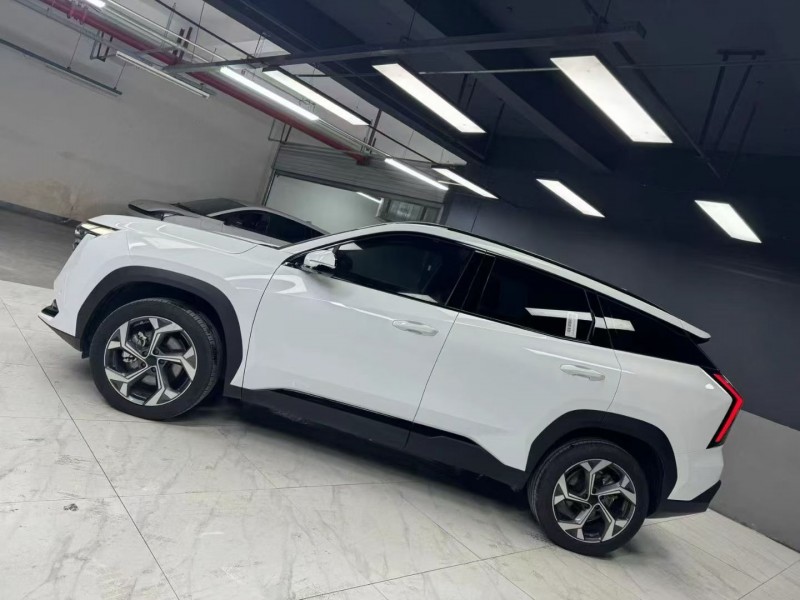 成都23年吉利博越3