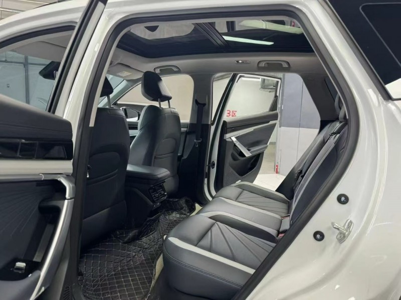 成都23年吉利博越8