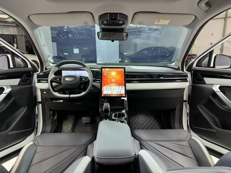 成都23年吉利博越9