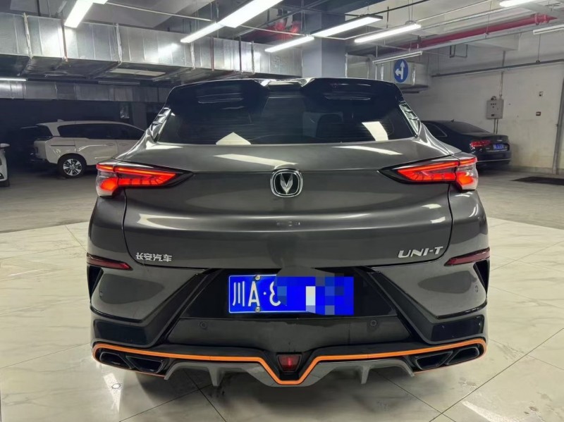 成都23年长安汽车UNI5