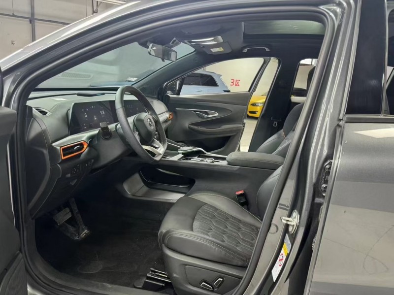 成都23年长安汽车UNI7