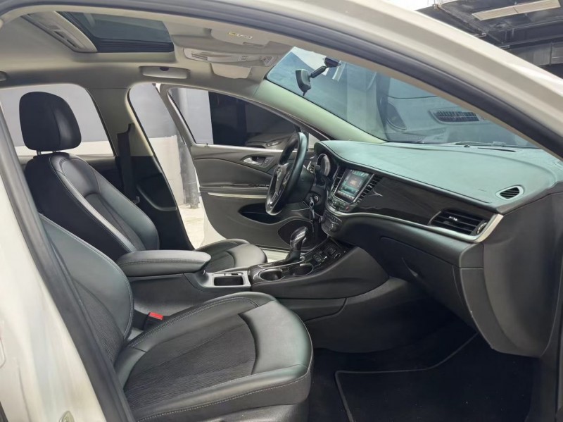 成都18年别克威朗4