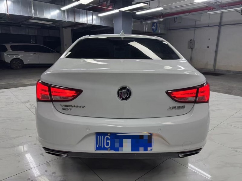 成都18年别克威朗5