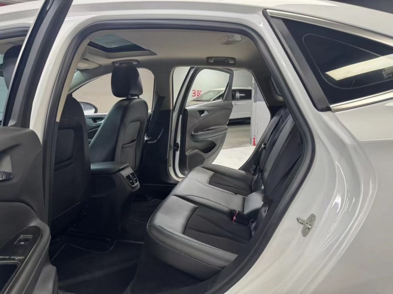 成都18年别克威朗6