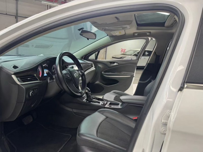 成都18年别克威朗7