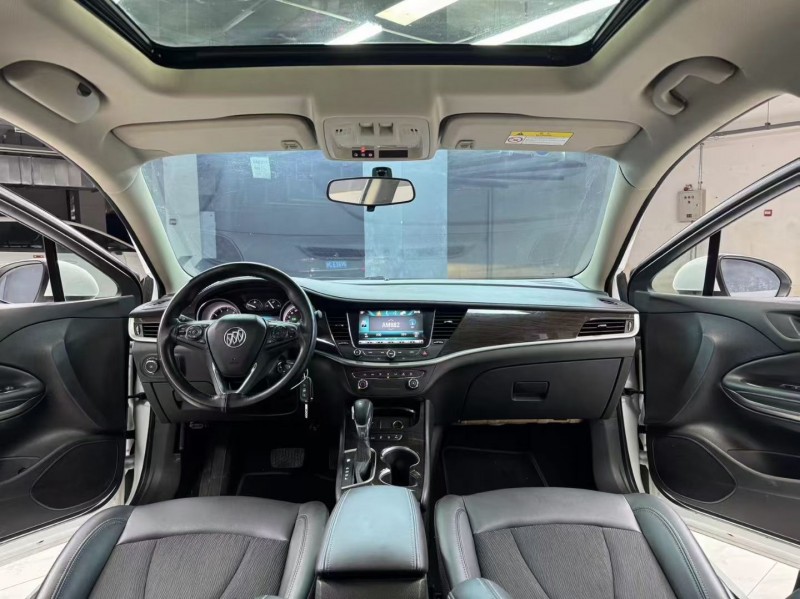 成都18年别克威朗8