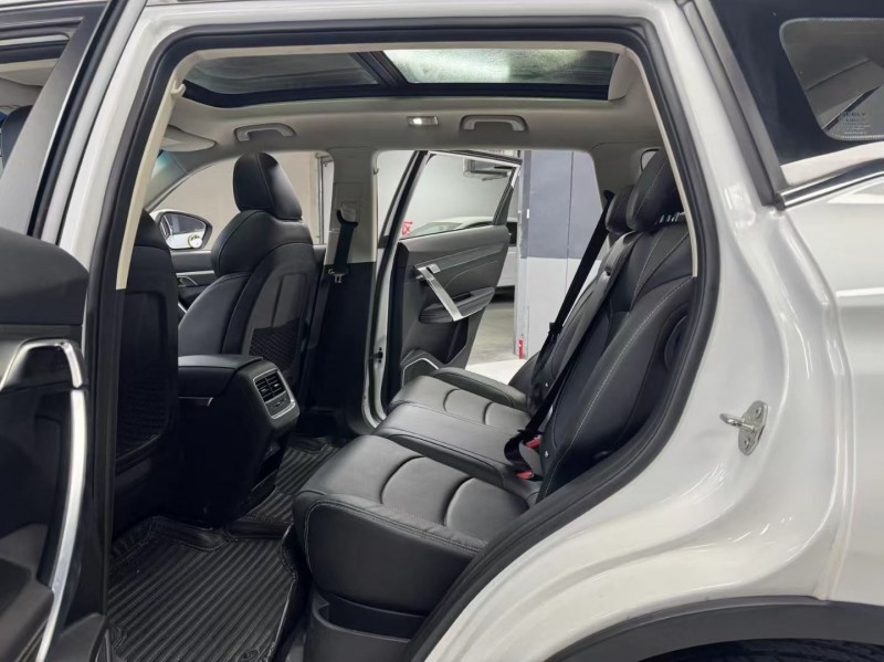 成都20年吉利博越8