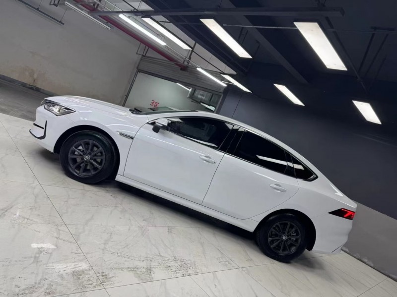 成都24年比亚迪秦3