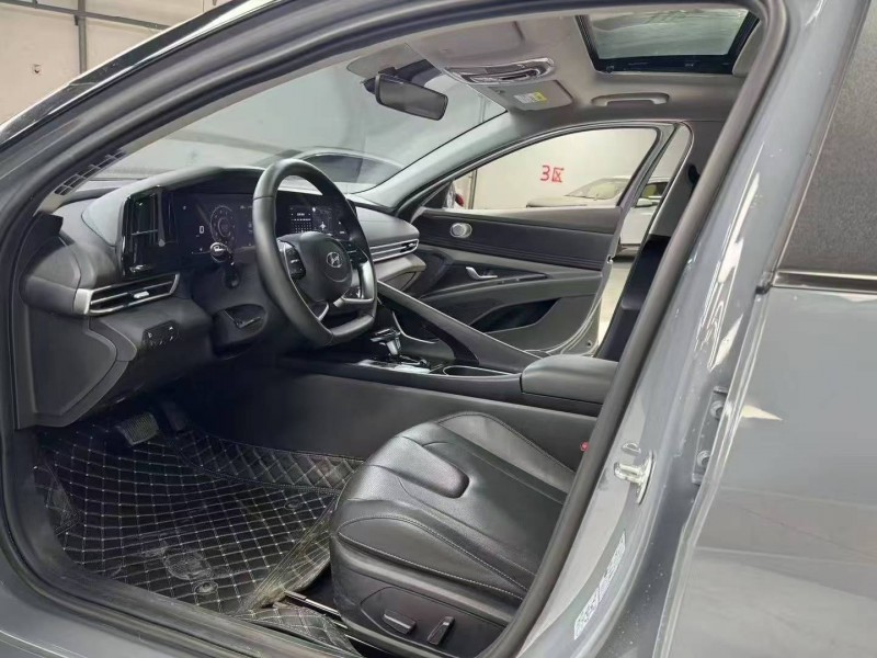 成都23年现代伊兰特4