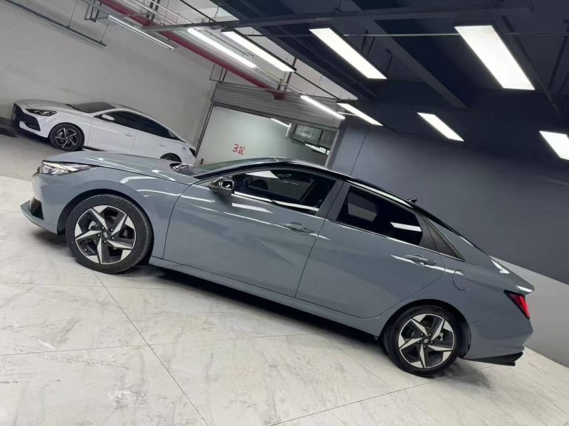 成都23年现代伊兰特7