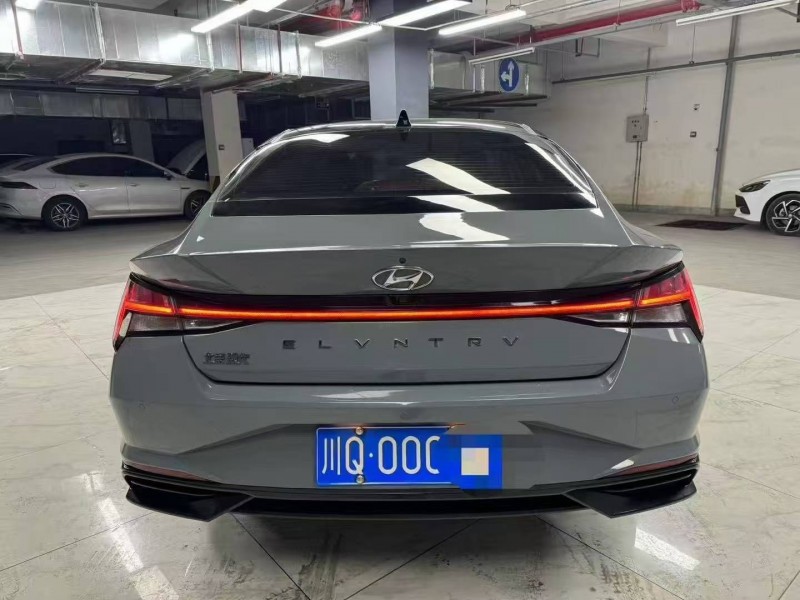 成都23年现代伊兰特8