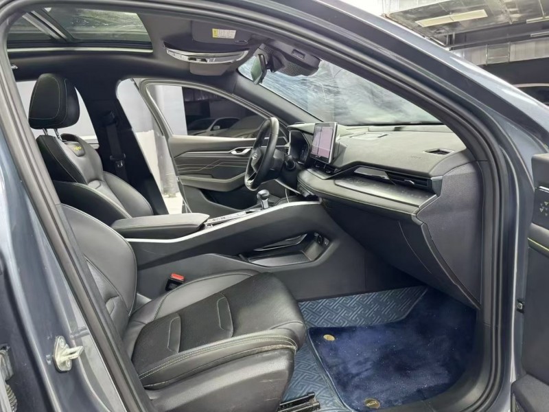 成都24年吉利星瑞8