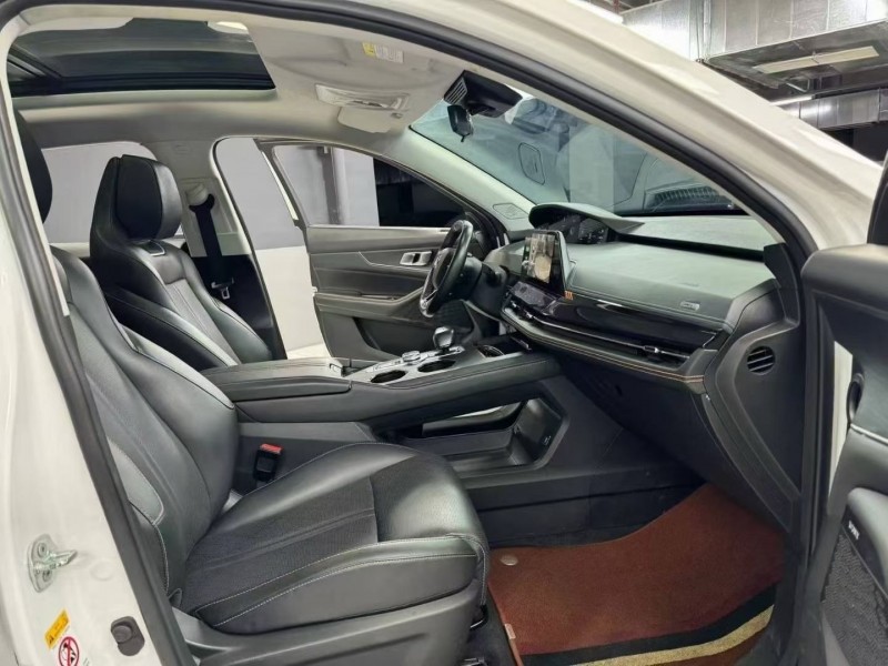 成都21年长安汽车UNI3