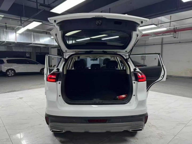 成都19年吉利博越2