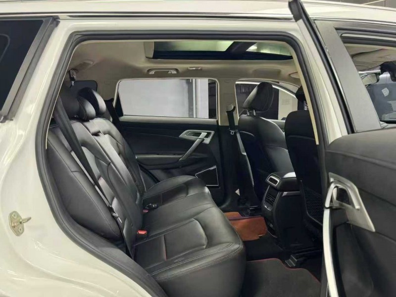 成都19年吉利博越6