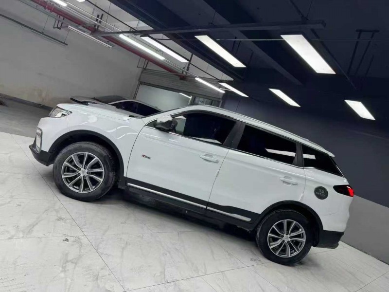 成都19年吉利博越7