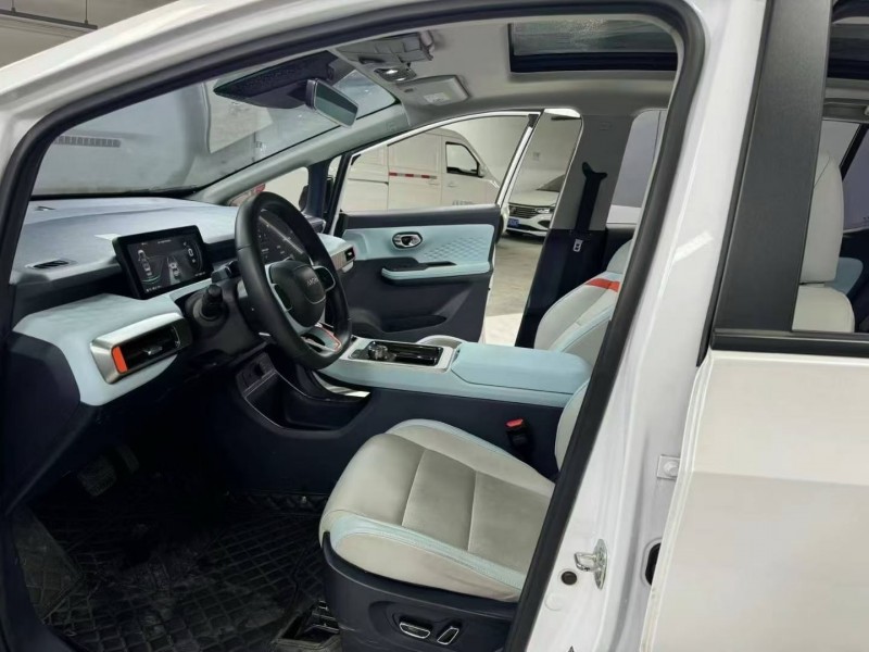 成都21年传祺埃安Y8