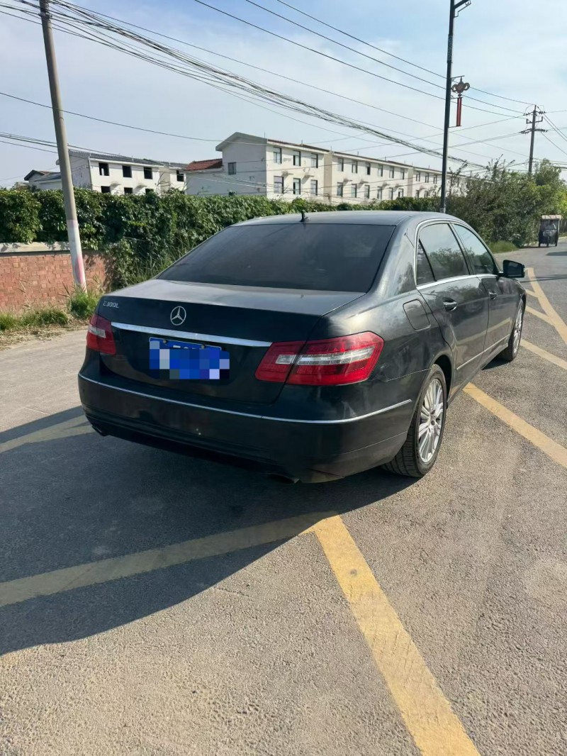 新乡13年奔驰E8