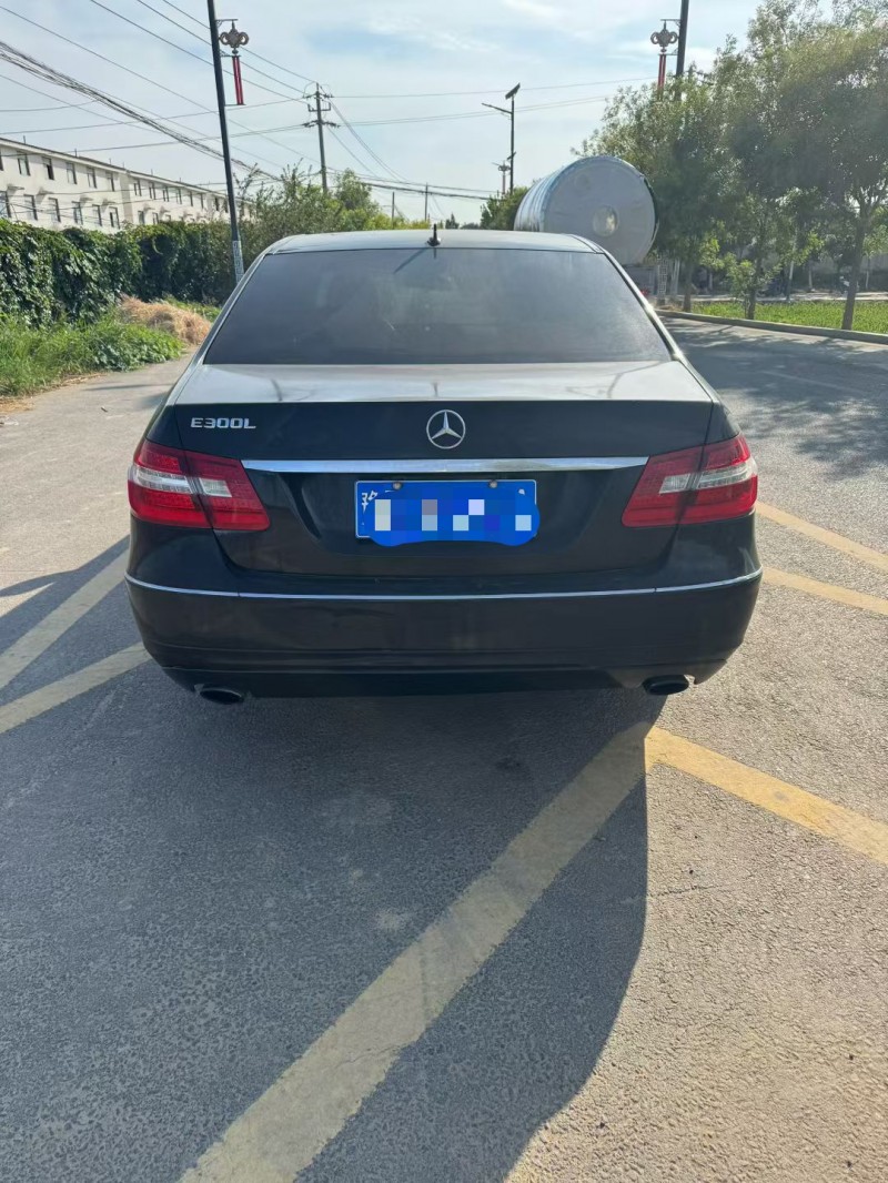 新乡13年奔驰E9