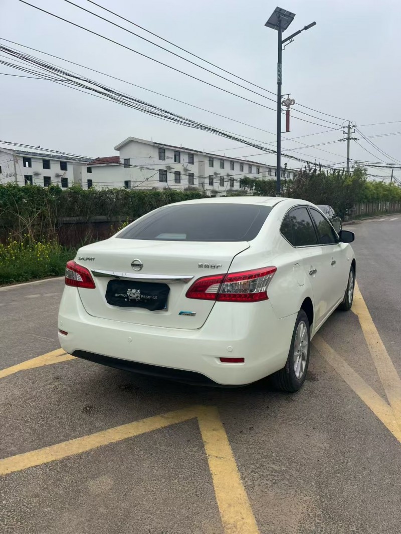 新乡15年日产轩逸7