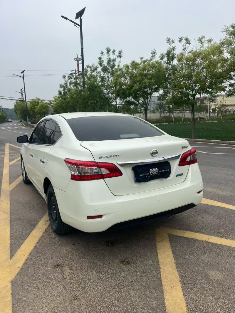 新乡15年日产轩逸8